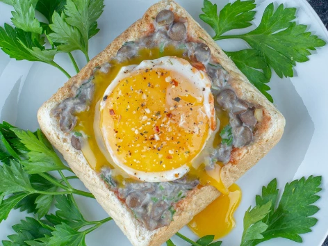 Delicious Corbina Eggs with Crispy Texture and Fresh Garnishes

