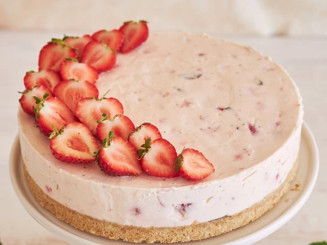 Perfect Strawberry Cheesecake with Creamy Texture and Fresh Berries