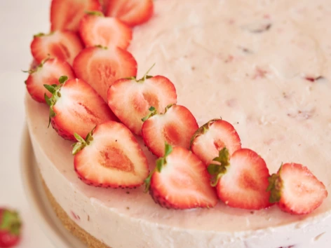 Creamy Strawberry Cheesecake with Water Bath Method

